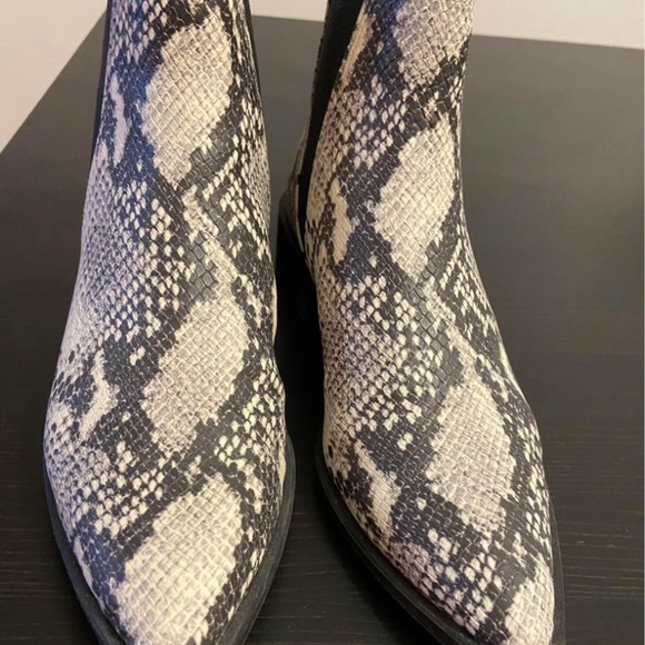 Steve Madden Black/White Jerry Booties size 7 - Picture 3 of 5